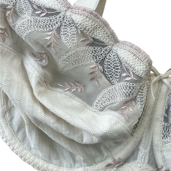 Chantelle Lace Underwire Bra 32H (FF EUC) - Picture 5 of 9